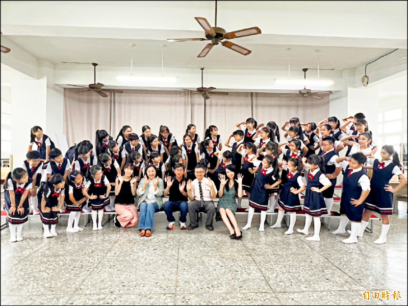 斗六市雲林國小合唱團抱回113學年度全國學生音樂比賽、師生鄉土歌謠比賽雙特優。（記者黃淑莉攝）