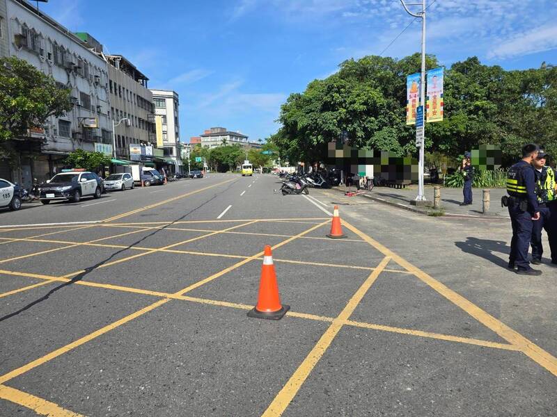 警方到場處理肇逃車禍。（民眾提供）