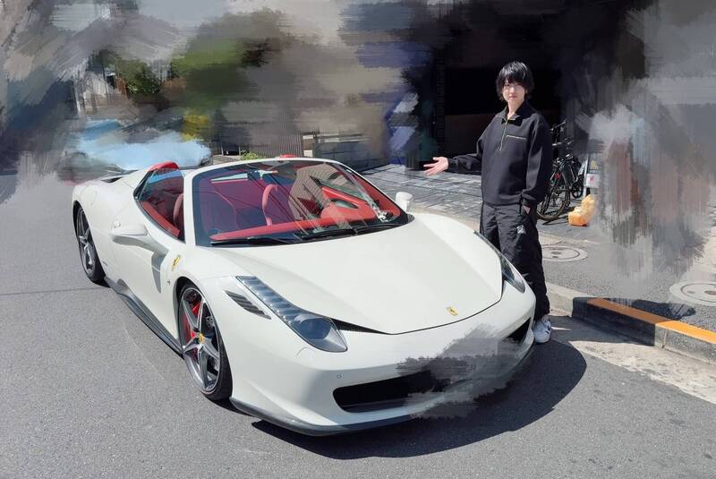 法拉利交車時的原貌。(圖擷自男團成員ポケカメン「X」帳號) 法拉利交車時的原貌。(圖擷自男團成員ポケカメン「X」帳號)