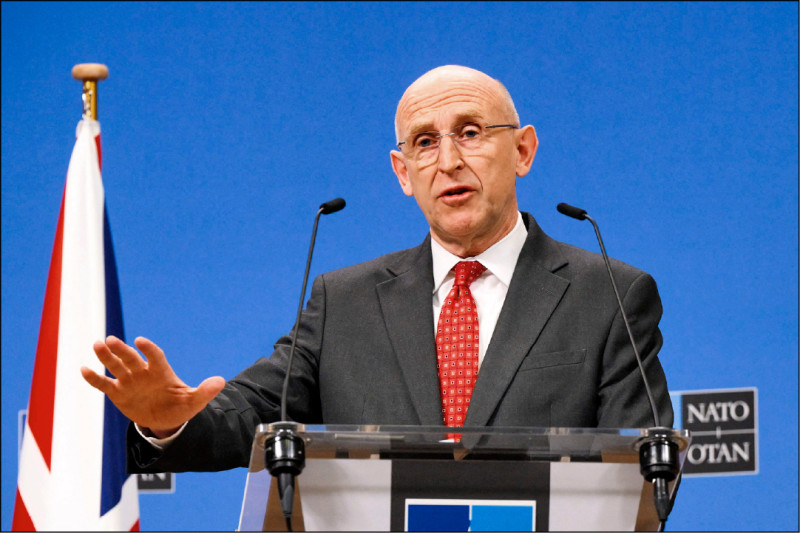 英國國防大臣希利強調，台灣未來的討論，必然應透過和平談判，而非威脅和衝突進行。（法新社檔案照）