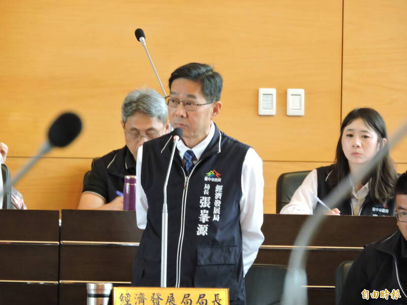 經發局長張峯源指台中市購物節成效讓他滿意。(記者蘇金鳳攝) 經發局長張峯源指台中市購物節成效讓他滿意。(記者蘇金鳳攝)