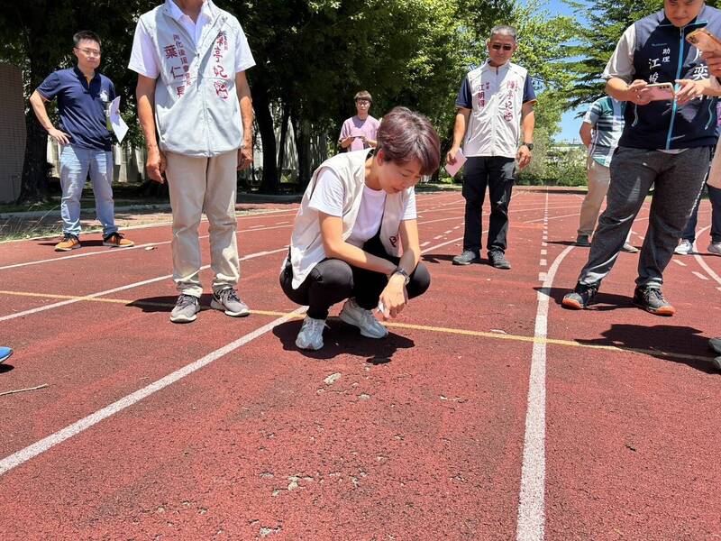 玉井工商操場樹根穿破跑道 會勘有解了
