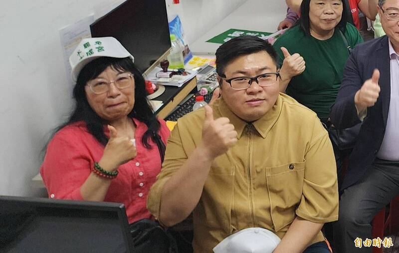 「桃六刪邱」罷免桃園第六選區立委邱若華罷團志工簡志唯曾參加太陽花學運,如今加入罷團,希望台灣會更好。(記者謝武雄攝) 「桃六刪邱」罷免桃園第六選區立委邱若華罷團志工簡志唯曾參加太陽花學運,如今加入罷團,希望台灣會更好。(記者謝武雄攝)