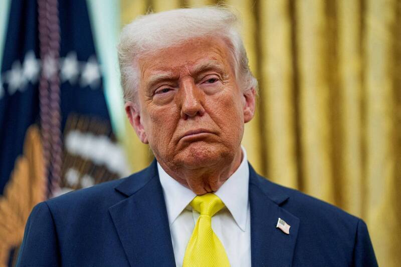 美國12個州今天聯合提出訴訟，挑戰總統川普政府的關稅措施，主張總統不得在未經國會批准下徵收關稅。（美聯社）