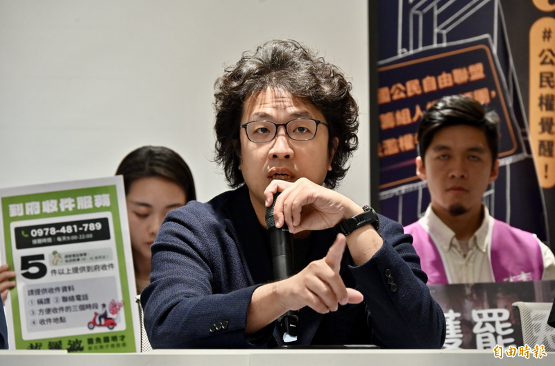 沈伯洋整理了7點「罷免速報」,並呼籲支持者切勿參與藍白426凱道集會。(記者叢昌瑾攝) 沈伯洋整理了7點「罷免速報」,並呼籲支持者切勿參與藍白426凱道集會。(記者叢昌瑾攝)
