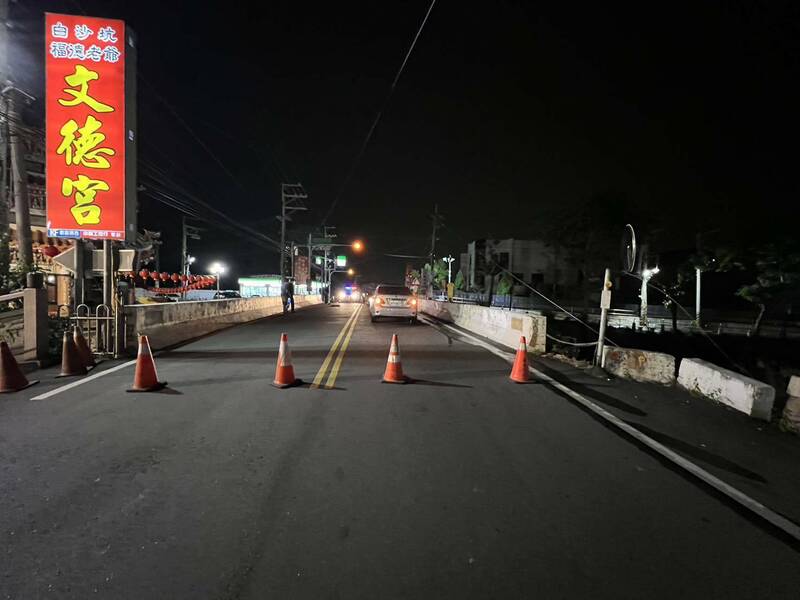 彰化縣花壇鄉文德宮前4月26日清晨發生死亡車禍，1名老婦人被行駛而過的車子撞死。（圖警方提供）