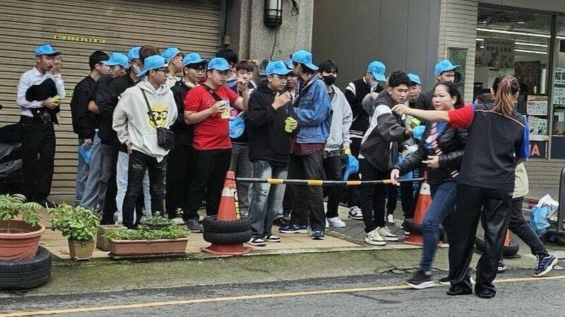 戴振博表示,鄭正鈐國會辦公室陳昭彰執行長擔任「台力人力國際有限公司董事長」,不知道鄭正鈐是忘了還是不敢想起來?(圖擷取自戴振博臉書) 戴振博表示,鄭正鈐國會辦公室陳昭彰執行長擔任「台力人力國際有限公司董事長」,不知道鄭正鈐是忘了還是不敢想起來?(圖擷取自戴振博臉書)