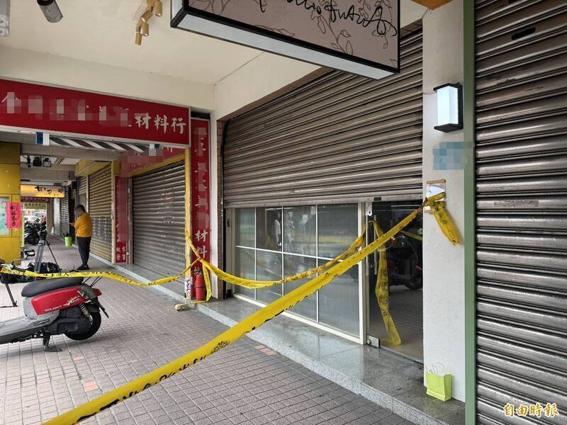 板橋一間知名畫室傳出教師遭轟身亡,警方在一樓拉起封鎖線,檢警下午將相驗釐清死因。(記者吳仁捷攝) 板橋一間知名畫室傳出教師遭轟身亡,警方在一樓拉起封鎖線,檢警下午將相驗釐清死因。(記者吳仁捷攝)