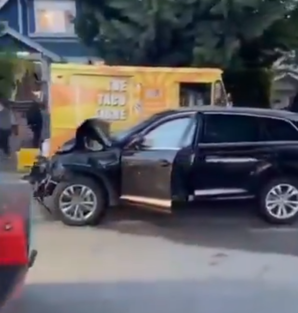 肇事車輛。(圖擷自@crownintelgroup「X」帳號) 肇事車輛。(圖擷自@crownintelgroup「X」帳號)