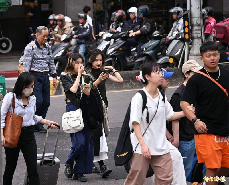 各地白天舒適溫暖，清晨各地仍偏涼，民眾須留意日夜溫差。（資料照）
