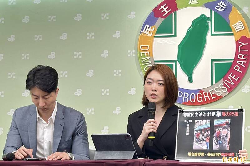 民進黨發言人韓瑩痛斥,真正該被罷免、撤換的,是組團朝拜中共高官卻不敢當面「戰獨裁」,只會帶頭攻擊司法的國民黨立委們及朱立倫。(資料照) 民進黨發言人韓瑩痛斥,真正該被罷免、撤換的,是組團朝拜中共高官卻不敢當面「戰獨裁」,只會帶頭攻擊司法的國民黨立委們及朱立倫。(資料照)