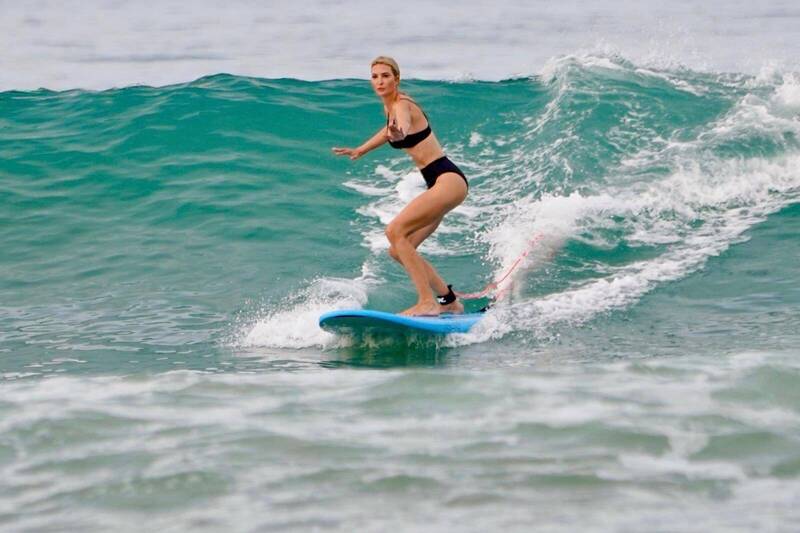 美國總統川普的女兒伊凡卡日前到哥斯大黎加度假，事後公開了衝浪照片。（圖擷取自Ivanka Trump「X」帳號）