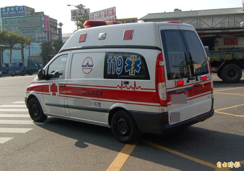 台北市大安區某國小28日上午驚傳一名女老師墜樓，救護車示意圖，與本文無關。（資料照）