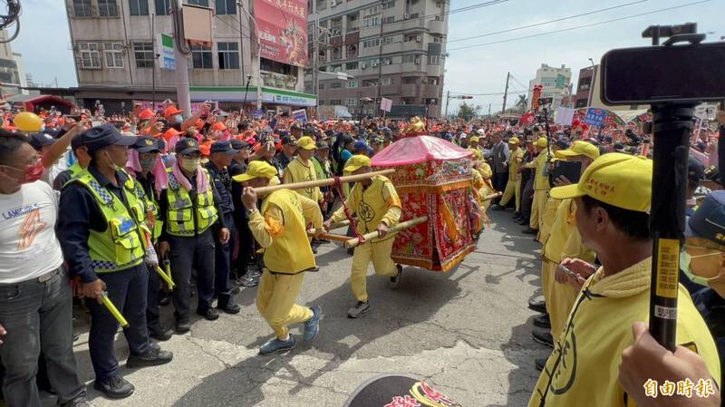 白沙屯媽祖北港進香5月1日出發，3日中午抵達北港，雲林縣府預估湧入70萬人次。（資料照）
