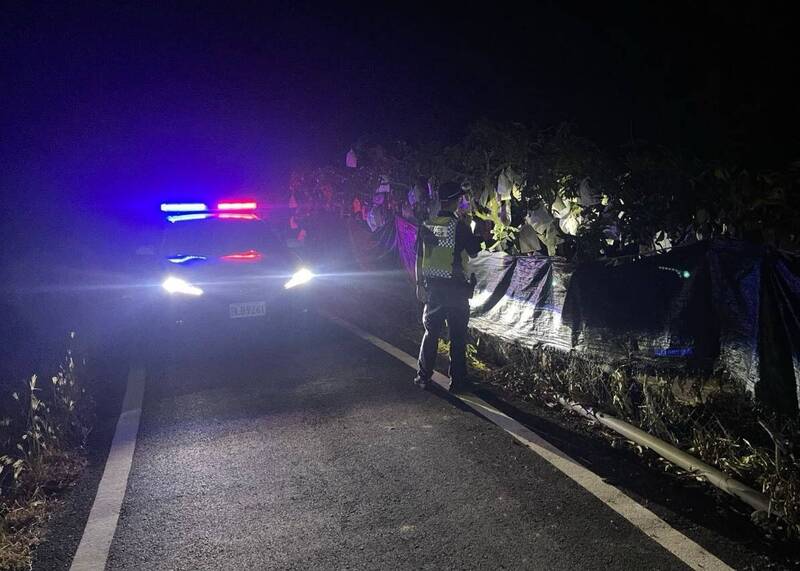 枋寮警方則祭出「護農防竊專案」,加派警力巡守。(警方提供) 枋寮警方則祭出「護農防竊專案」,加派警力巡守。(警方提供)