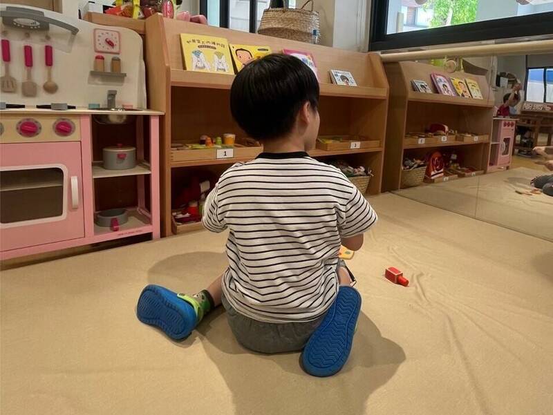 桃園市學前集中式特教班目前有50班、安置幼兒共355人,但有家長反映名額不足,導致幼兒須以普通身分就讀公幼。(桃市府教育局提供) 桃園市學前集中式特教班目前有50班、安置幼兒共355人,但有家長反映名額不足,導致幼兒須以普通身分就讀公幼。(桃市府教育局提供)