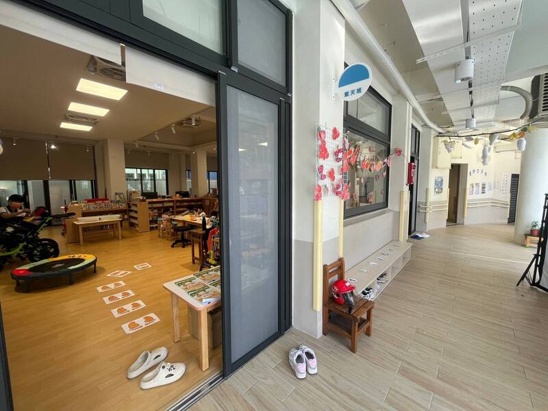 桃園市學前集中式特教班目前有50班、安置幼兒共355人,但有家長反映名額不足,導致幼兒須以普通身分就讀公幼。(桃市府教育局提供) 桃園市學前集中式特教班目前有50班、安置幼兒共355人,但有家長反映名額不足,導致幼兒須以普通身分就讀公幼。(桃市府教育局提供)
