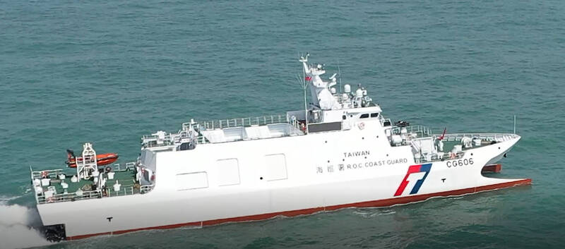 海巡署派前八里艦前往現場搶救。（海巡署提供）
