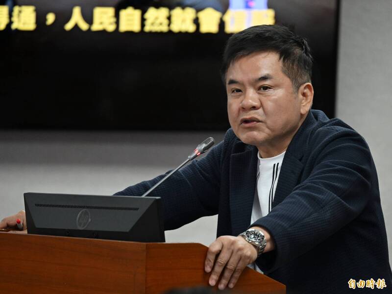 周萬來繼週一缺席後,今日二度缺席且未向委員會請假。民進黨籍召委莊瑞雄痛批,不想做的人就滾。(資料照) 周萬來繼週一缺席後,今日二度缺席且未向委員會請假。民進黨籍召委莊瑞雄痛批,不想做的人就滾。(資料照)