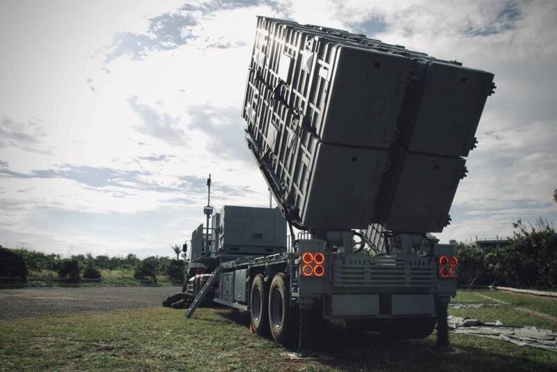 圖為海軍機動飛彈車進入戰術位置畫面。(國防部提供) 圖為海軍機動飛彈車進入戰術位置畫面。(國防部提供)