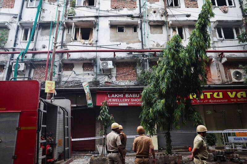 印度加爾各答市中心的里圖拉飯店起火，造成至少14人死亡。（路透）