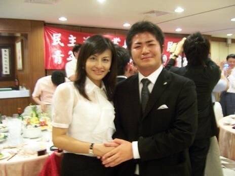 上畠寛弘20年前初次訪台時與邱議瑩的合影。(圖擷取自 X ) 上畠寛弘20年前初次訪台時與邱議瑩的合影。(圖擷取自 X )