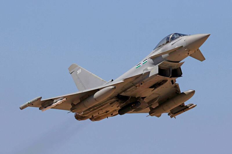 英國皇家空軍出動「颱風」戰機，與美國聯手對葉門叛軍「青年運動」發動空襲。（法新社檔案照）