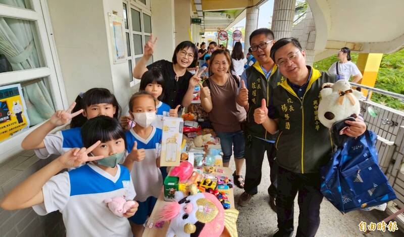 興中國小母親節活動,9成家長來參與。(記者林宜樟攝) 興中國小母親節活動,9成家長來參與。(記者林宜樟攝)