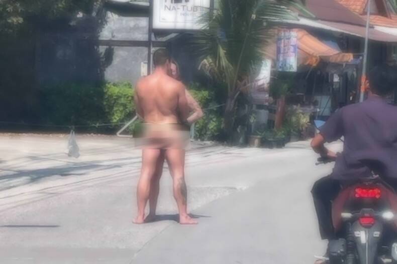 泰國帕岸島街頭近日出現波蘭籍情侶裸體相擁，掀起社會關注。（Ma Thaïlande/FB）
