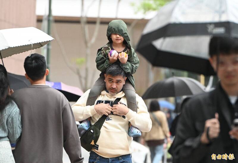 中央氣象署表示，今鋒面通過雲量增多，北部及東北部有零星短暫陣雨。（資料照）