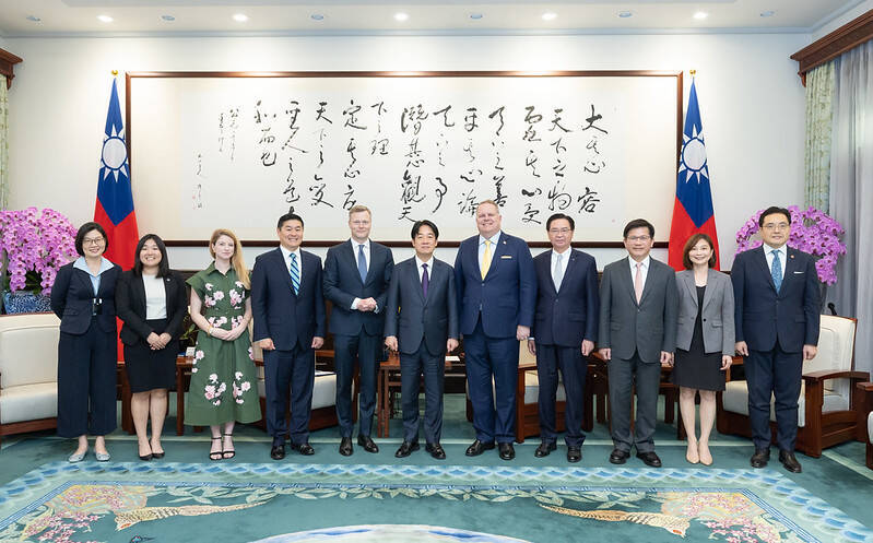總統賴清德接見美國智庫「大西洋理事會」共和黨策士團。（總統府提供）