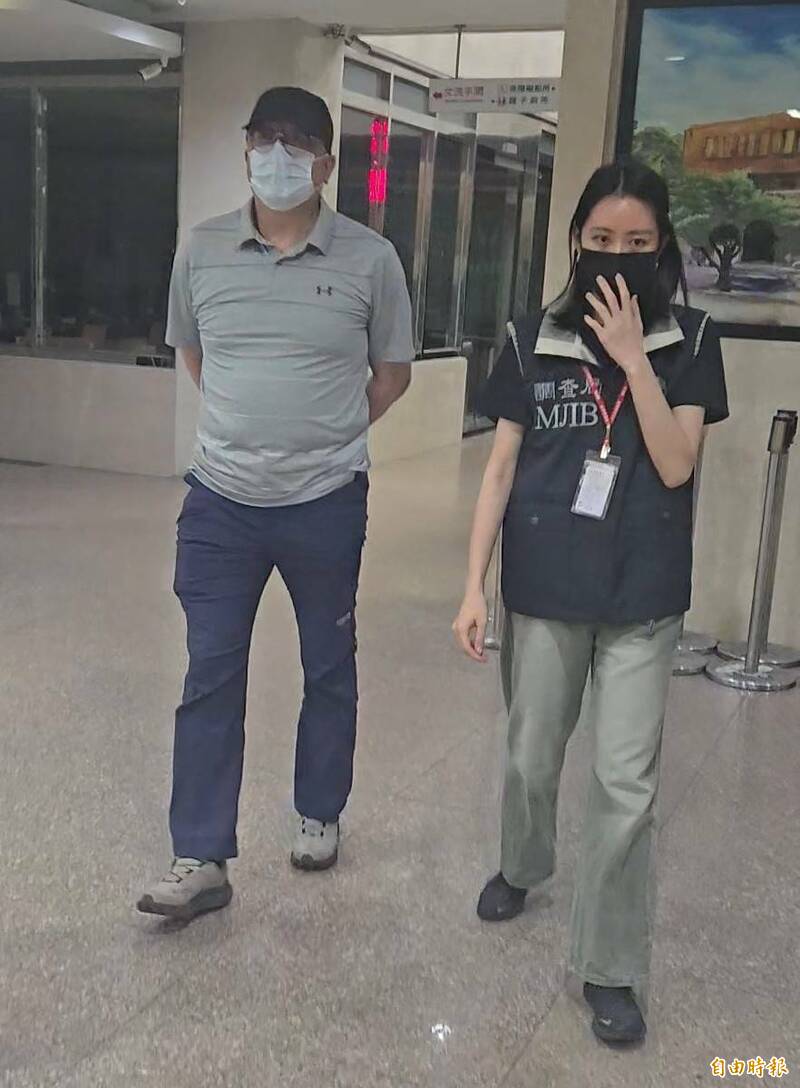 時任台灣社區關懷愛心服務協會聯絡人的蔡宗成訊後聲押禁見。(記者王定傳攝) 時任台灣社區關懷愛心服務協會聯絡人的蔡宗成訊後聲押禁見。(記者王定傳攝)