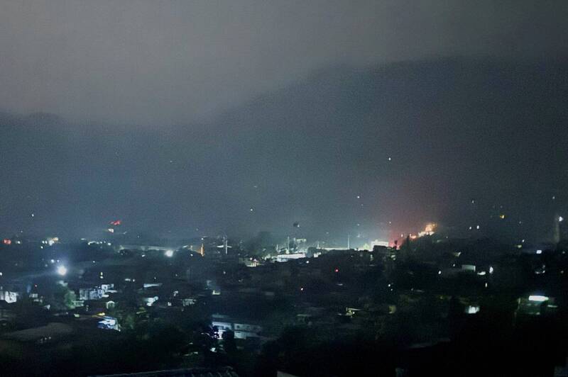 印度軍方攻擊巴基斯坦邊境,巴基斯坦軍方聲稱擊落多架印軍飛機。(路透) 印度軍方攻擊巴基斯坦邊境,巴基斯坦軍方聲稱擊落多架印軍飛機。(路透)