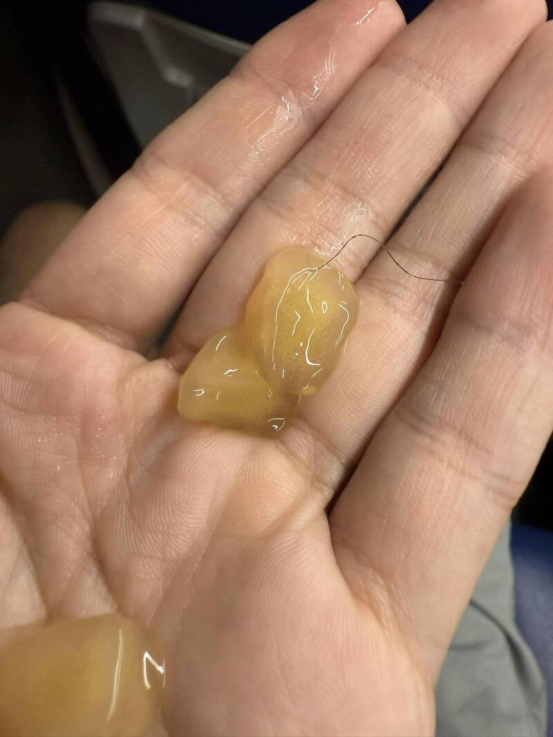 蕎麥冬瓜露驚見「捲毛卡粉角」 全網崩潰：是哪裡的毛？