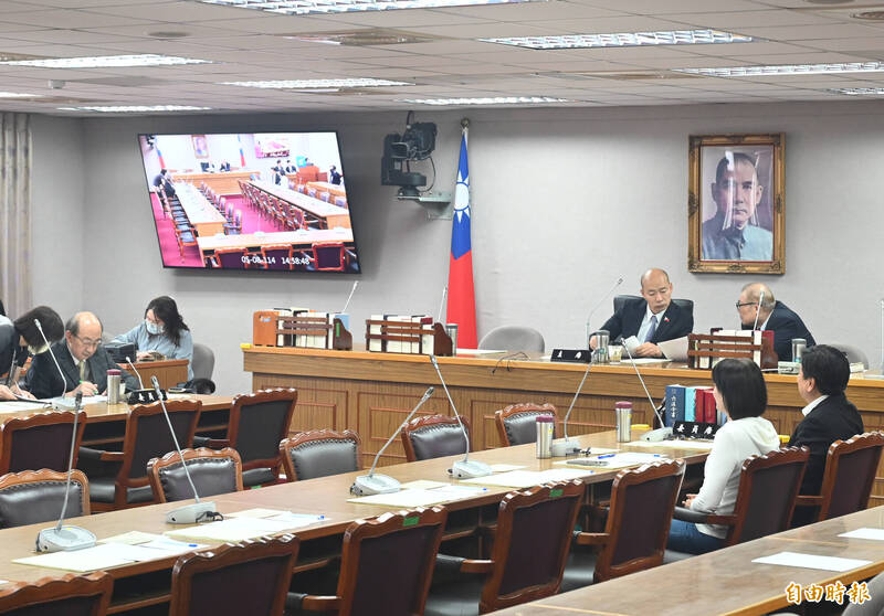 柯建銘告周萬來議事不公 韓國瑜反嗆：自己不吃藥卻要別人吃藥