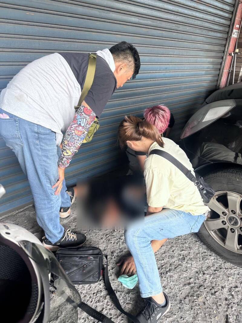 警方在高市小港區逮捕潘姓主嫌。(記者蔡清華翻攝) 警方在高市小港區逮捕潘姓主嫌。(記者蔡清華翻攝)