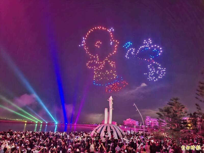 今年澎湖國際海上花火節無人機秀,至今仍爭議不斷。(記者劉禹慶攝) 今年澎湖國際海上花火節無人機秀,至今仍爭議不斷。(記者劉禹慶攝)
