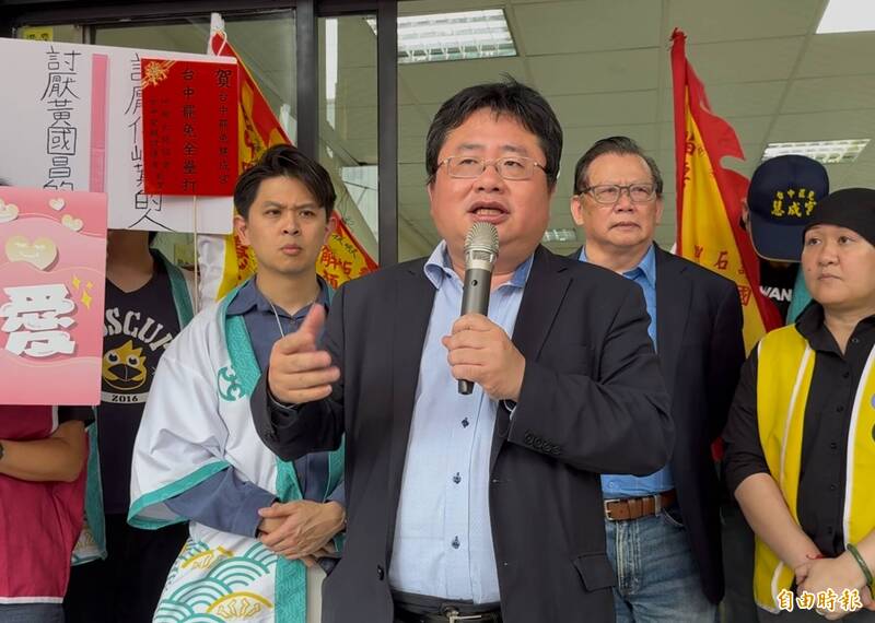 矢板明夫分析,這次大罷免應有30個藍委能通過二階,邁向第3階罷免投票。(記者蔡淑媛攝) 矢板明夫分析,這次大罷免應有30個藍委能通過二階,邁向第3階罷免投票。(記者蔡淑媛攝)