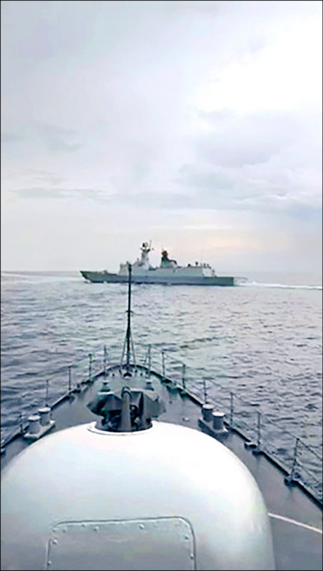 菲艦南海遭中國軍艦包夾 僅離180公尺