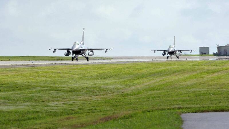 這名上校服務於空軍某戰鬥機聯隊,主要武器裝備是F-16戰機,示意圖。(圖:美國空軍) 這名上校服務於空軍某戰鬥機聯隊,主要武器裝備是F-16戰機,示意圖。(圖:美國空軍)