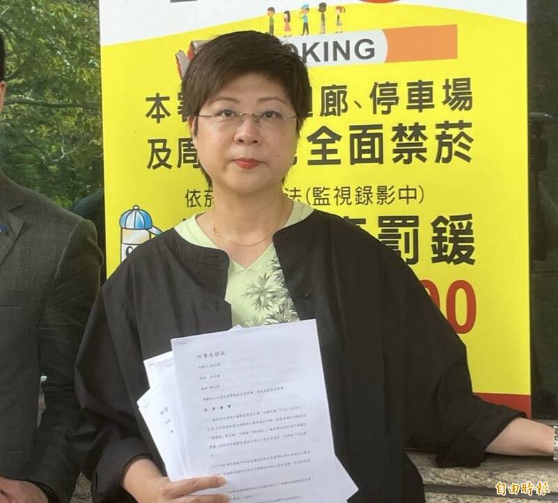 罷免新竹縣立委第一選區徐欣瑩的公民團體今（10）日將送件只差800多份，新竹雙罷總部發言人林志潔也在臉書粉專幫忙呼籲，懇請大家把握最後時間，站出來連署，一起幫助竹一罷團達成「幾乎不可能的任務」！（記者廖雪茹攝）