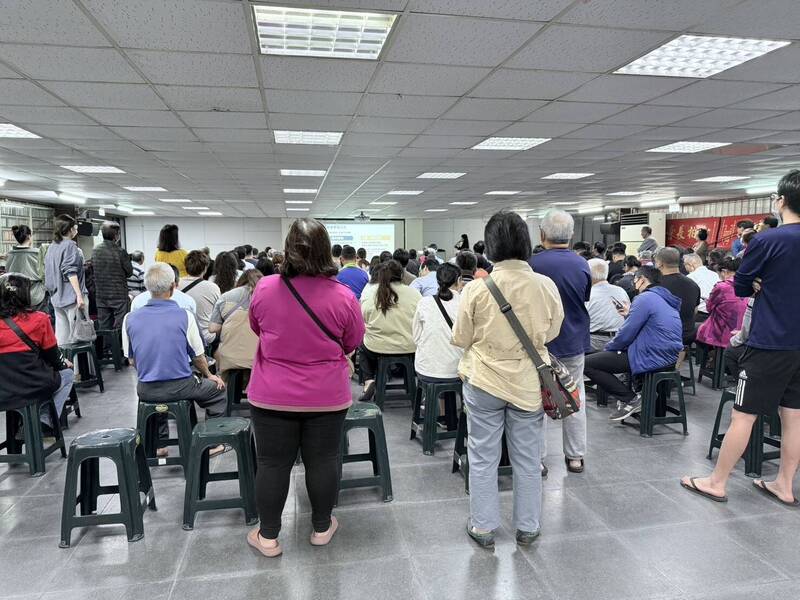 黃淑君說,市府在去年4月由住都中心主導推動「浮洲街廓8公辦都更案」,周遭社區被排除後積極陳情,希望參與都更,她接獲陳情後在今年1月舉行浮洲火車站南側天福社區整合說明會。(黃淑君提供) 黃淑君說,市府在去年4月由住都中心主導推動「浮洲街廓8公辦都更案」,周遭社區被排除後積極陳情,希望參與都更,她接獲陳情後在今年1月舉行浮洲火車站南側天福社區整合說明會。(黃淑君提供)