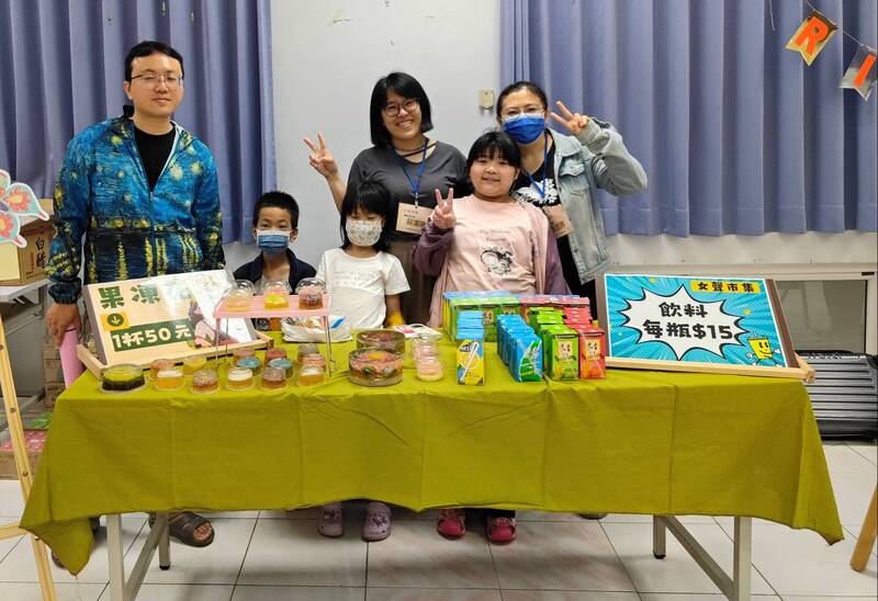 活動中安排女聲市集,有全家一起出動擺攤,增加活動特色。(苗栗縣政府提供) 活動中安排女聲市集,有全家一起出動擺攤,增加活動特色。(苗栗縣政府提供)