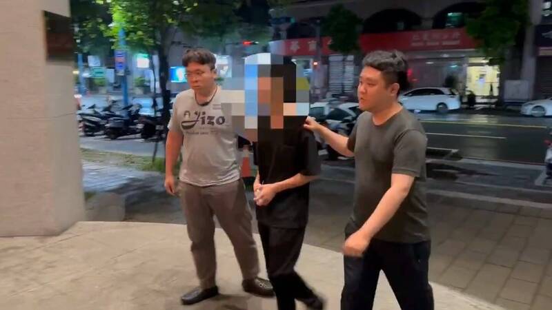 李男遭警方逮捕法辦,還有嫌犯在逃中。(記者徐聖倫翻攝) 李男遭警方逮捕法辦,還有嫌犯在逃中。(記者徐聖倫翻攝)