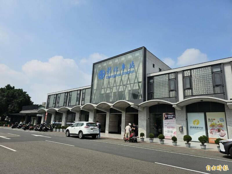 彰化火車站前的汽、機車停車位一位難求。(資料照) 彰化火車站前的汽、機車停車位一位難求。(資料照)