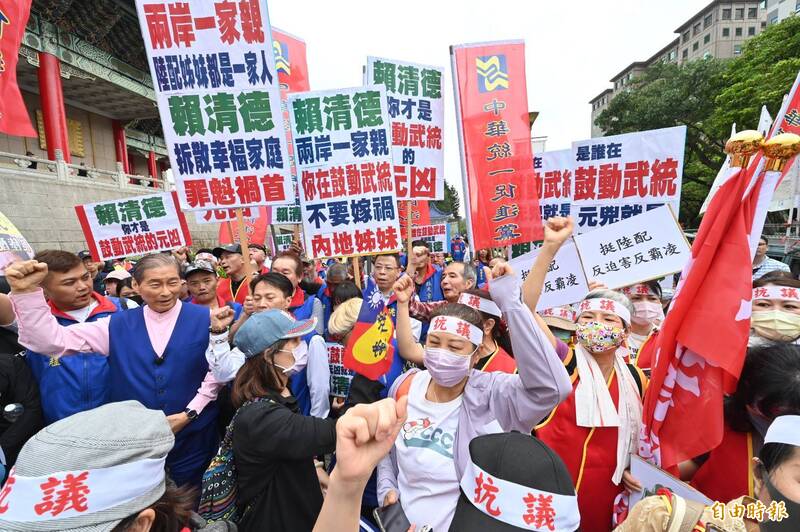 統促黨也到場高喊兩岸一家親,批評賴清德讓大家把大陸人當敵人。(記者田裕華攝) 統促黨也到場高喊兩岸一家親,批評賴清德讓大家把大陸人當敵人。(記者田裕華攝)