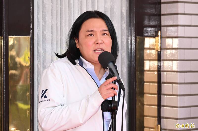 國民黨立委陳玉珍近日質疑「罷藍團體」經費從何而來,並稱罷免團體送上的一箱箱連署書都有「包膜」,成員更有統一製作的「罷免找我」的胸章,還建議國民黨把每個地方、每個縣市通通告一遍。(資料照) 國民黨立委陳玉珍近日質疑「罷藍團體」經費從何而來,並稱罷免團體送上的一箱箱連署書都有「包膜」,成員更有統一製作的「罷免找我」的胸章,還建議國民黨把每個地方、每個縣市通通告一遍。(資料照)