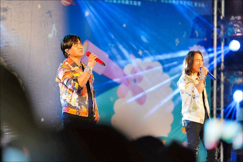 動力火車在「星心相ING」音樂趴壓軸表演。
(南投縣府提供) 動力火車在「星心相ING」音樂趴壓軸表演。
(南投縣府提供)
