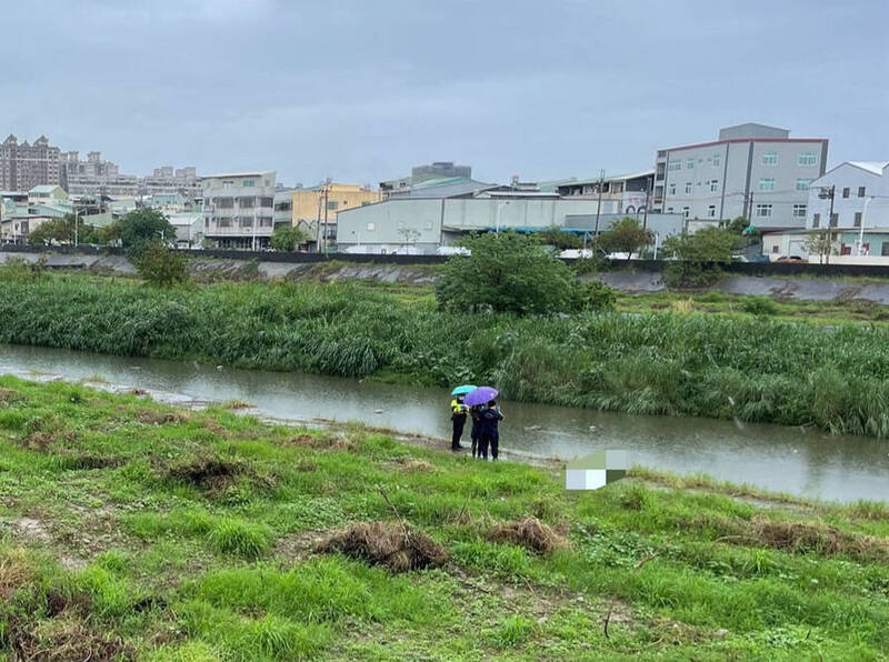 台中市東區旱溪今天驚見女浮屍。（圖由民眾提供）