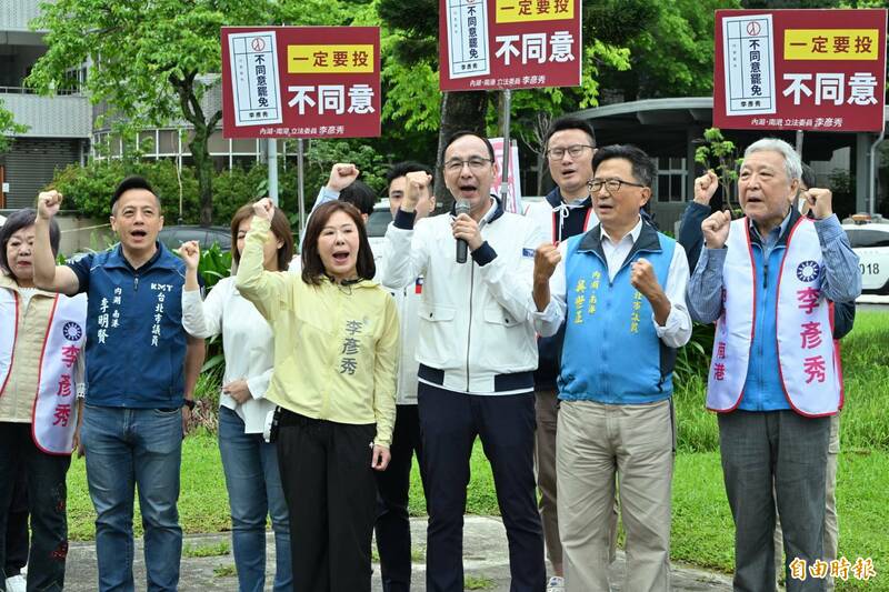 朱立倫回應,這些都是民進黨的附從、隨從、尾巴黨,就看賴清德是否會讓他們多一點工作可進行。 (記者田裕華攝)(記者劉詠韻攝) 朱立倫回應,這些都是民進黨的附從、隨從、尾巴黨,就看賴清德是否會讓他們多一點工作可進行。 (記者田裕華攝)(記者劉詠韻攝)